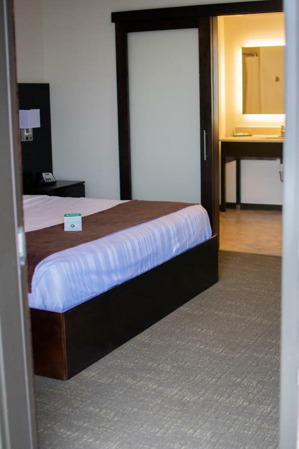 Boarders Inn & Suites By Cobblestone Hotels - Syracuse Exterior foto