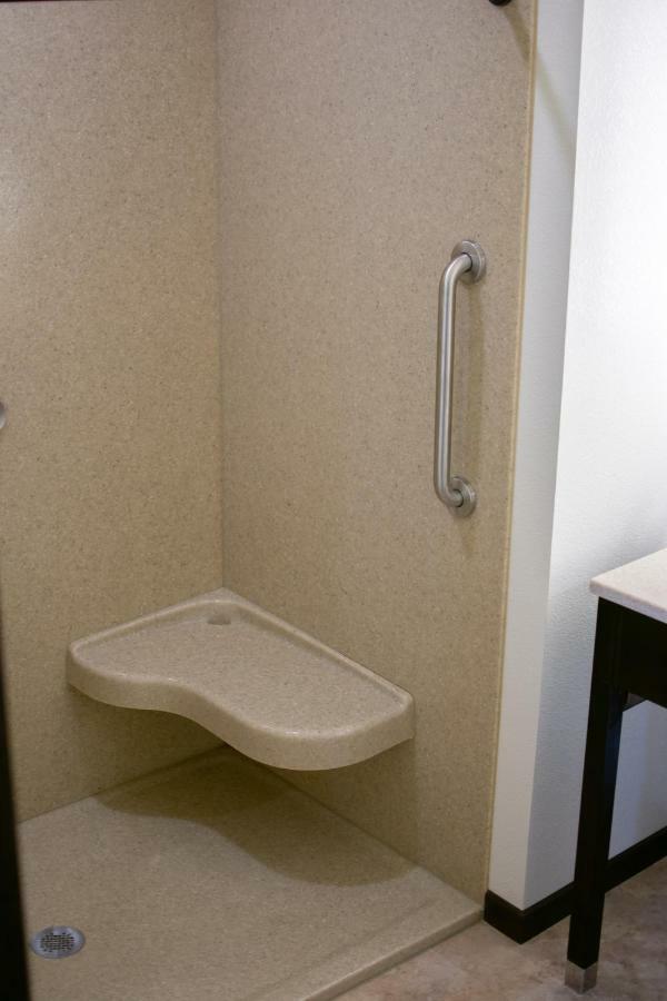 Boarders Inn & Suites By Cobblestone Hotels - Syracuse Exterior foto